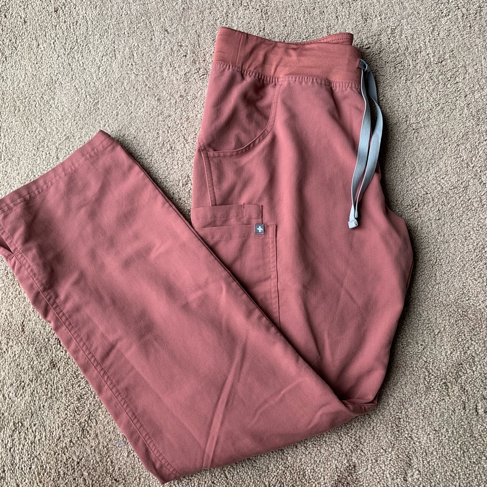 Limited edition FIGS scrub cargo pants